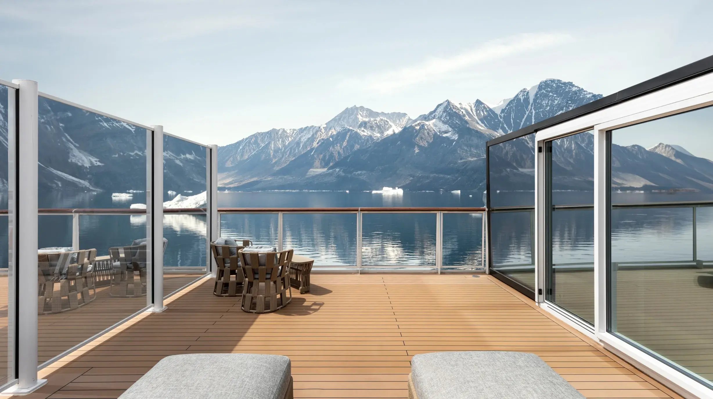 IMAGERYSilverEndeavour Master Suite 3