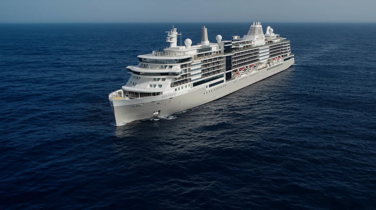 SILRAY-Silversea-Cruises-Silver-Ray-op-zee-1