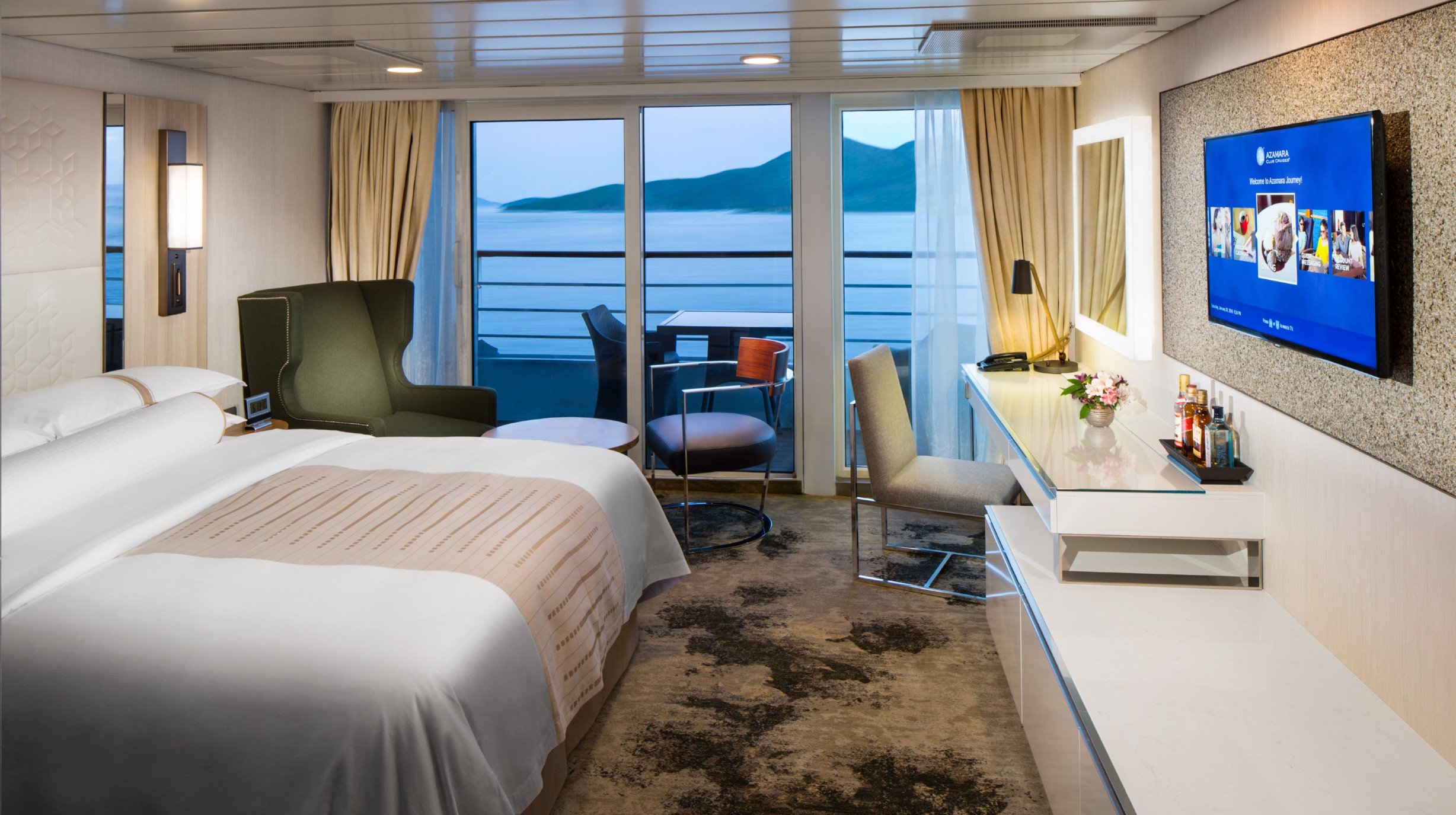 AZA_club_continent_suite_bedroom_NoFruit