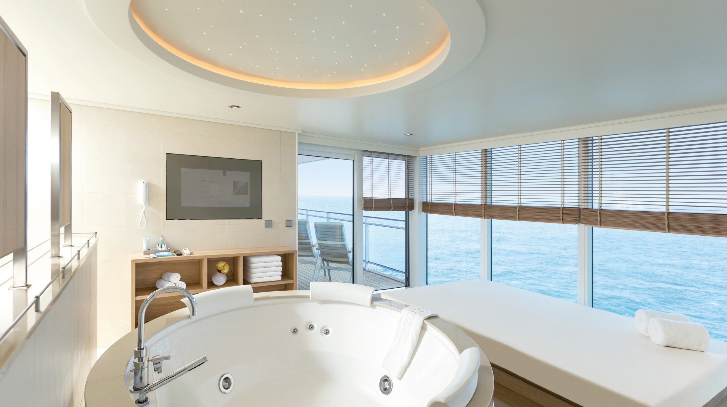 Europa 2 Owner Suite