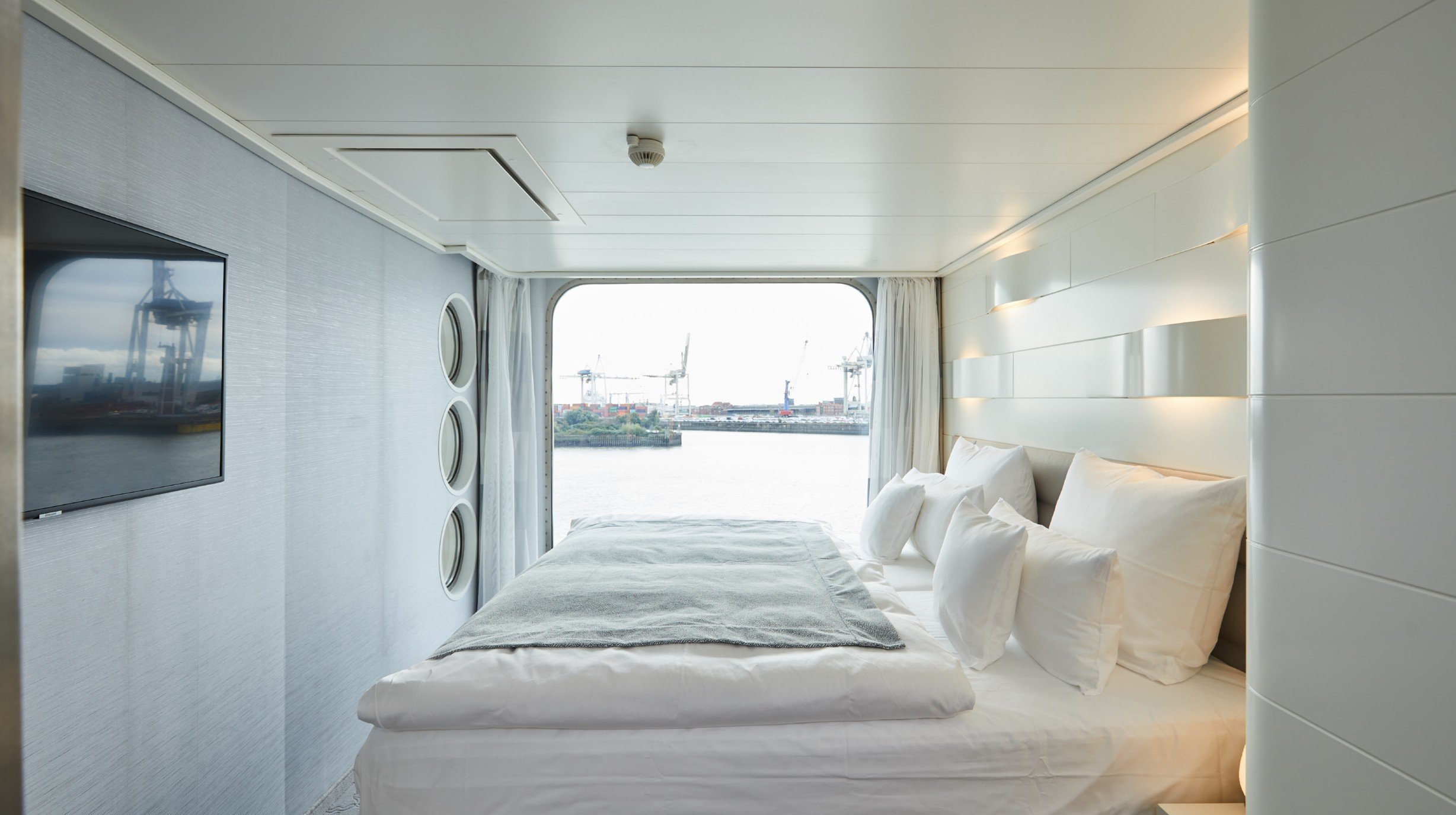 Hanseatic Inspiration Junior Suite-1