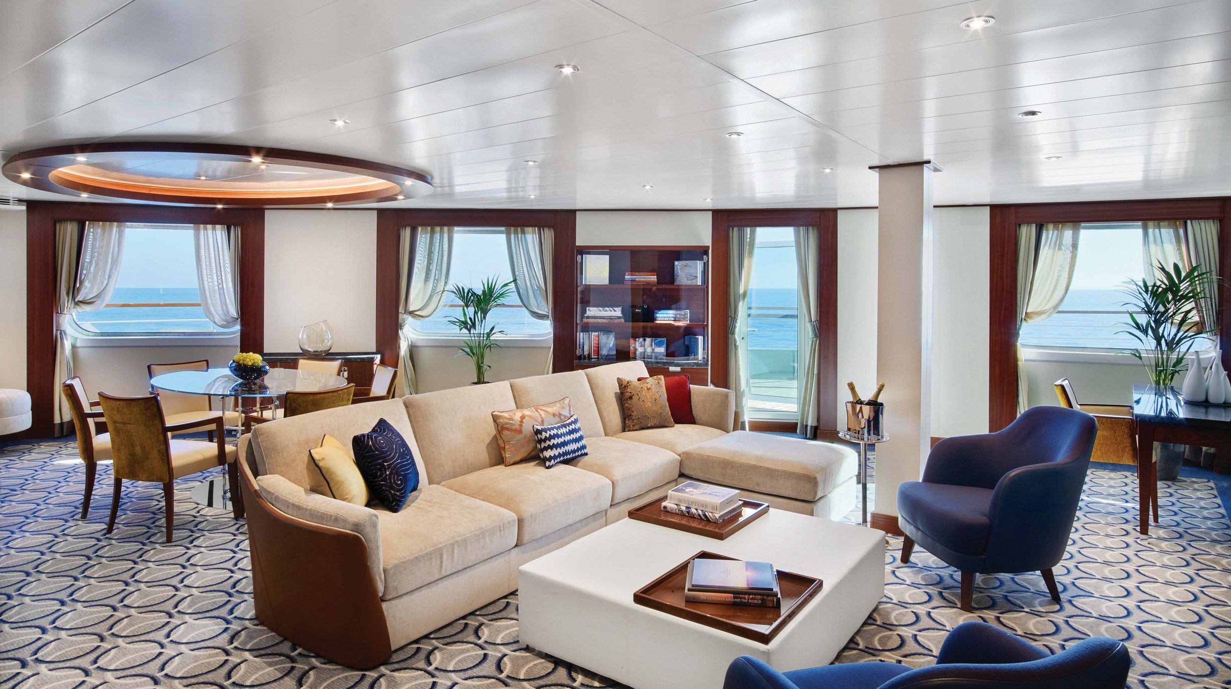 Seabourn_Encore_96SignatureSuite_EL16B41_cc
