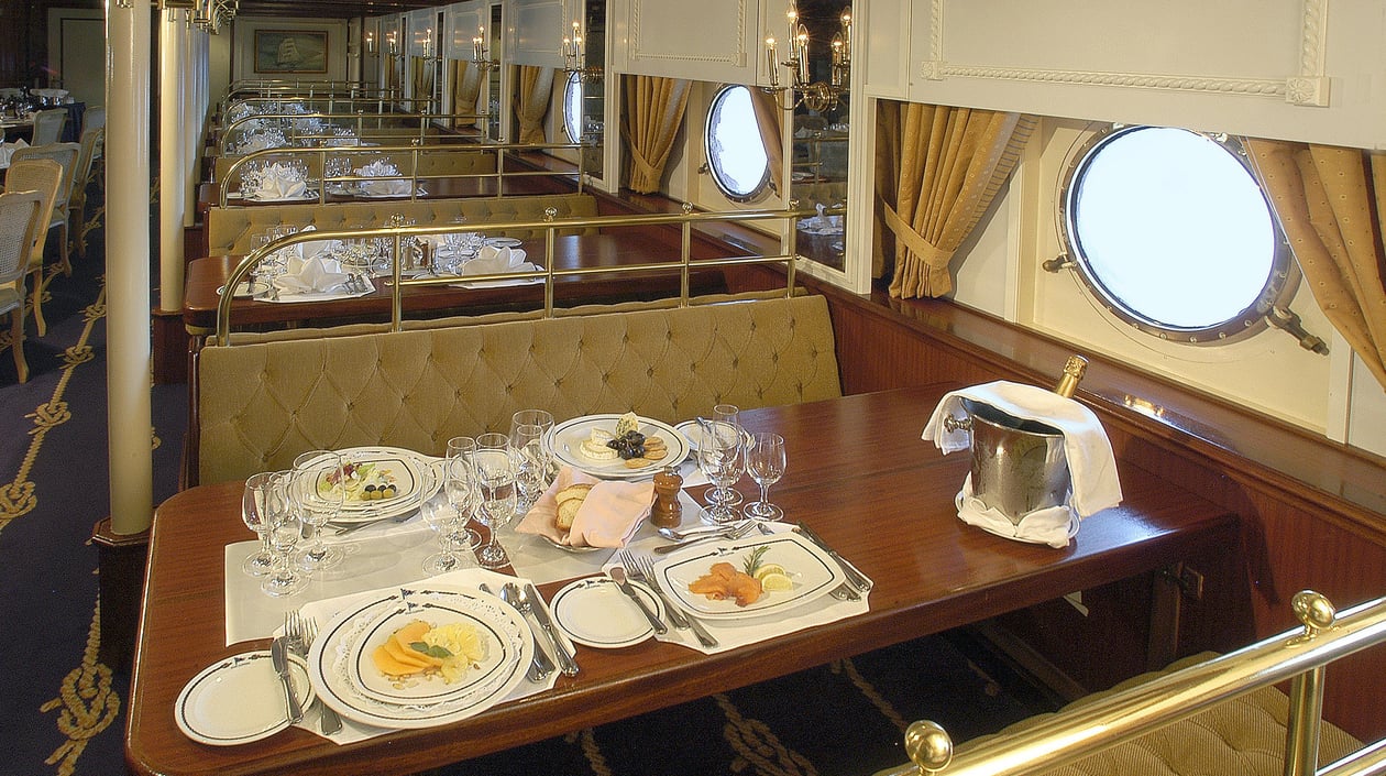 sc-dining_dining-long-shot-with-food