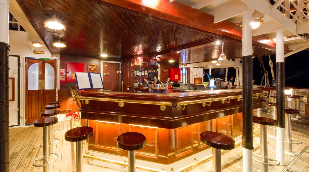 sc-interiors_Star Clipper_Tropicalbar_MP