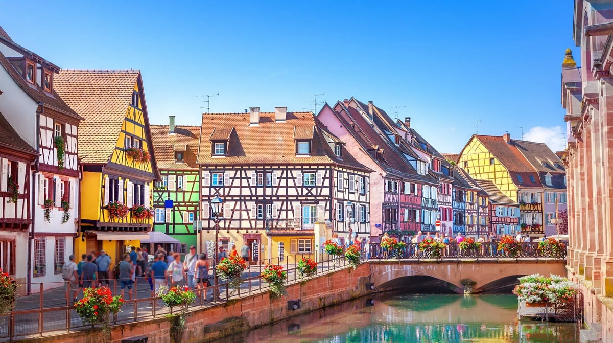 Straatsburg_shutterstock_1994384543