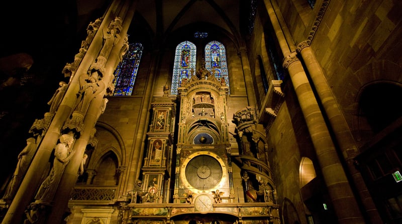 shutterstock_61609303 Straatsburg - Astronomical Clock-1