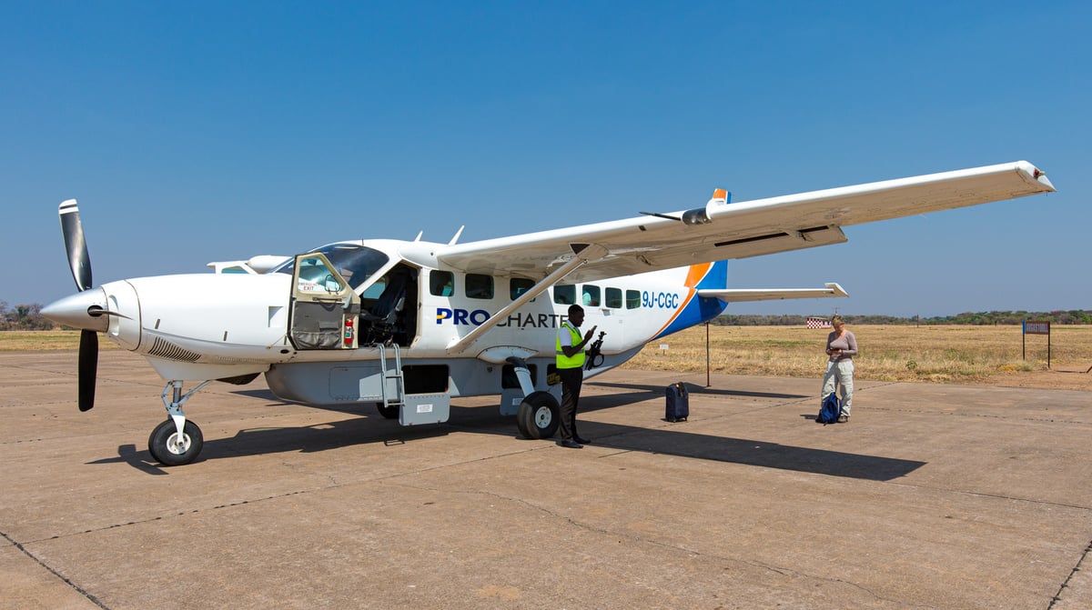 JB 2019-08 TOTO 504 -vliegtuig Luangwa