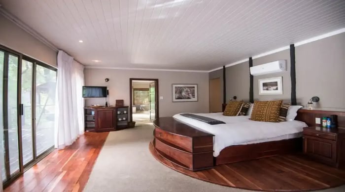 Cascade Island Lodge Room