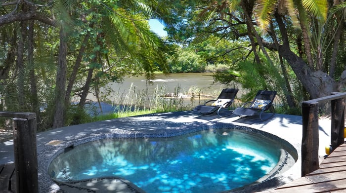 Cascade Island Lodge splash