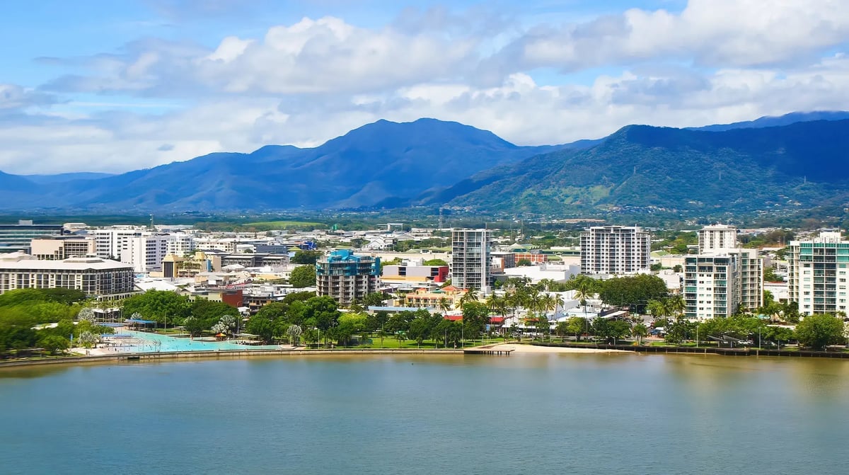 shutterstock_Cairns - 2477348521