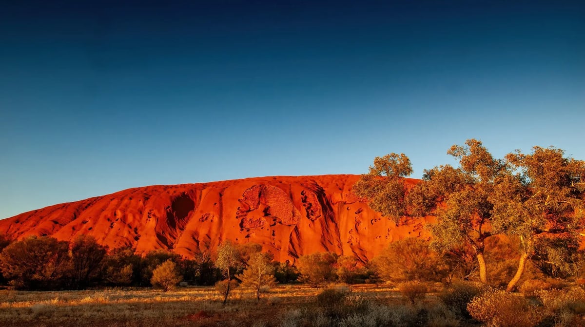 shutterstock Ayers Rock_2471871195