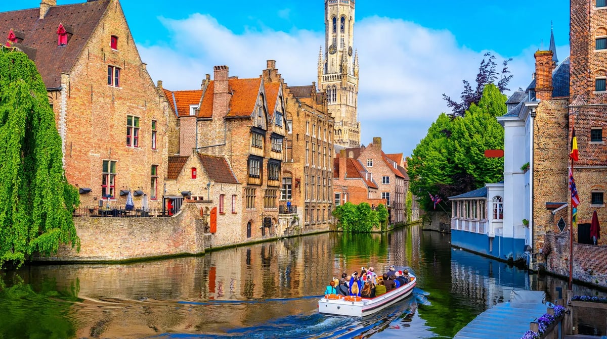 Brugge, shutterstock_1421308190