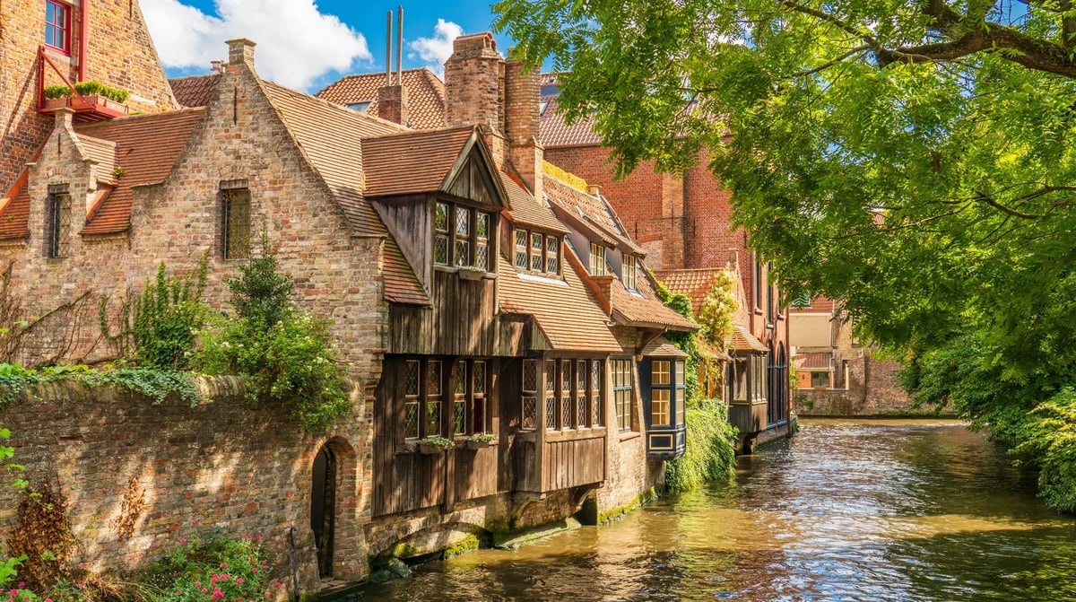 Brugge, shutterstock_1517443499
