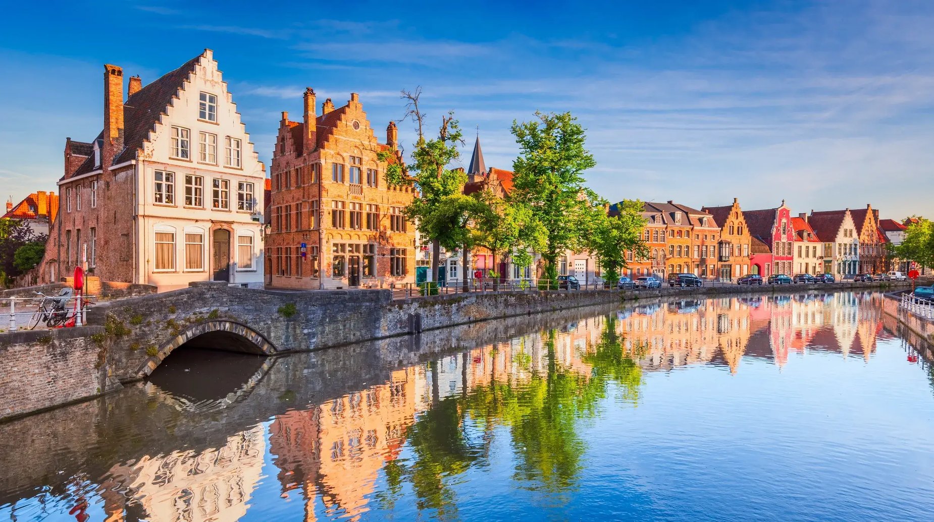 Brugge_shutterstock_2628344881