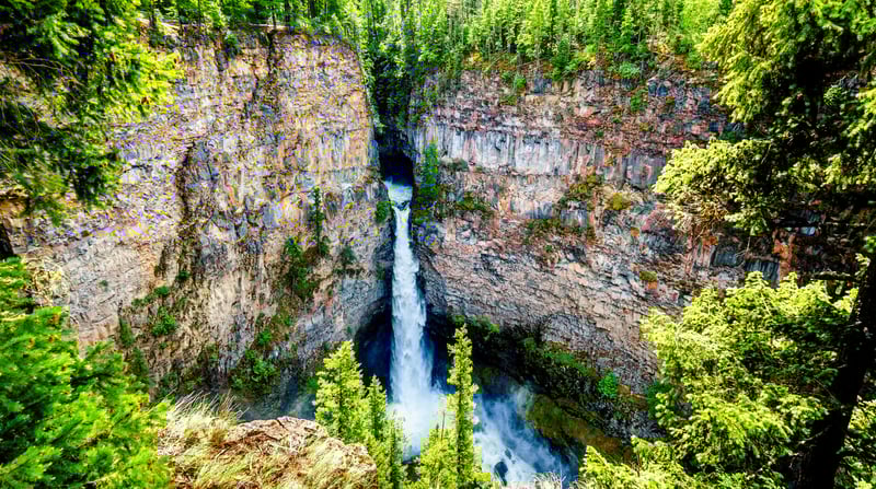 shutterstock_1109841647 - spahats falls