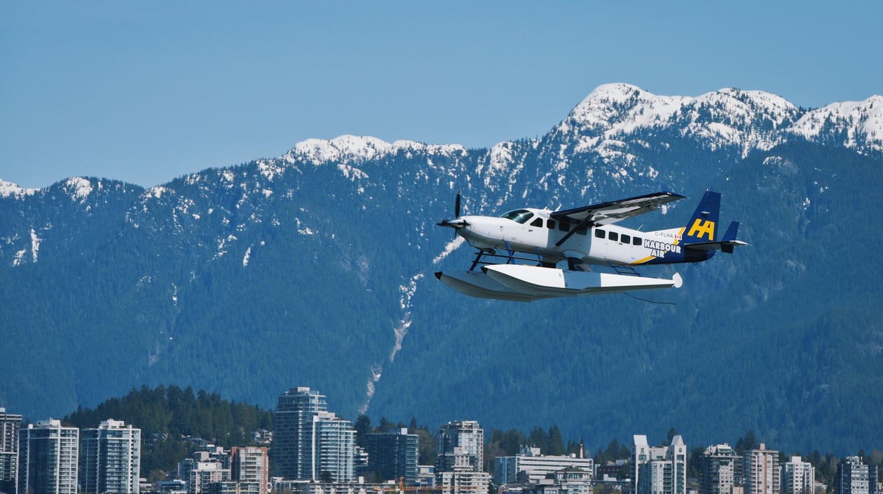 watervliegtuig boven Vancouver