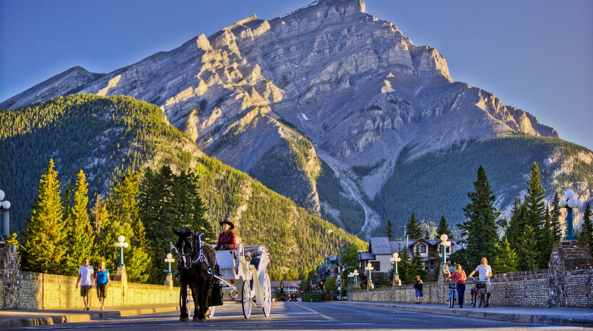 ICON_summer_banff_avenue_Zizka_2h