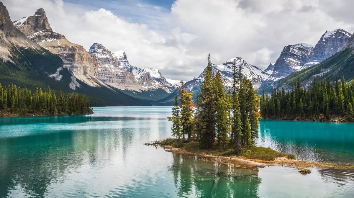 Spirit Island of Maligne Lake in Jasper National Park of Alberta, Canada