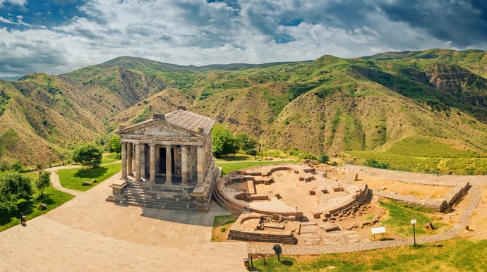 Verken de landen van de zuidelijke Kaukasus, gelegen ten westen van de Kaspische Zee: Azerbeidzjan, Georgië en Armenië 