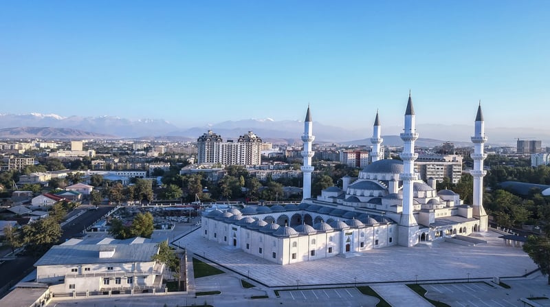 Centraal Azië - Kirgizië -  Bishkek, Moskee of Imam Sarakhsi