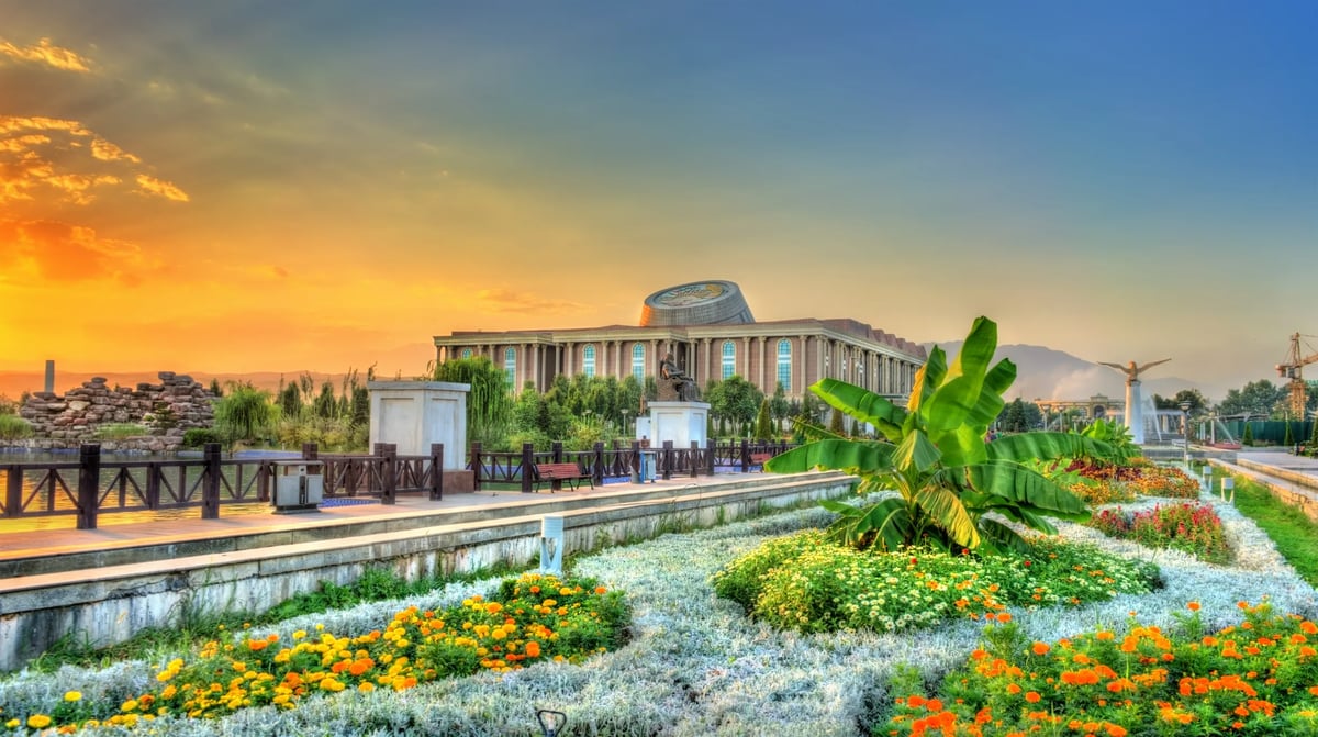 Centraal Azië - Tadzjikistan - Nationaal museum in Dushanbe