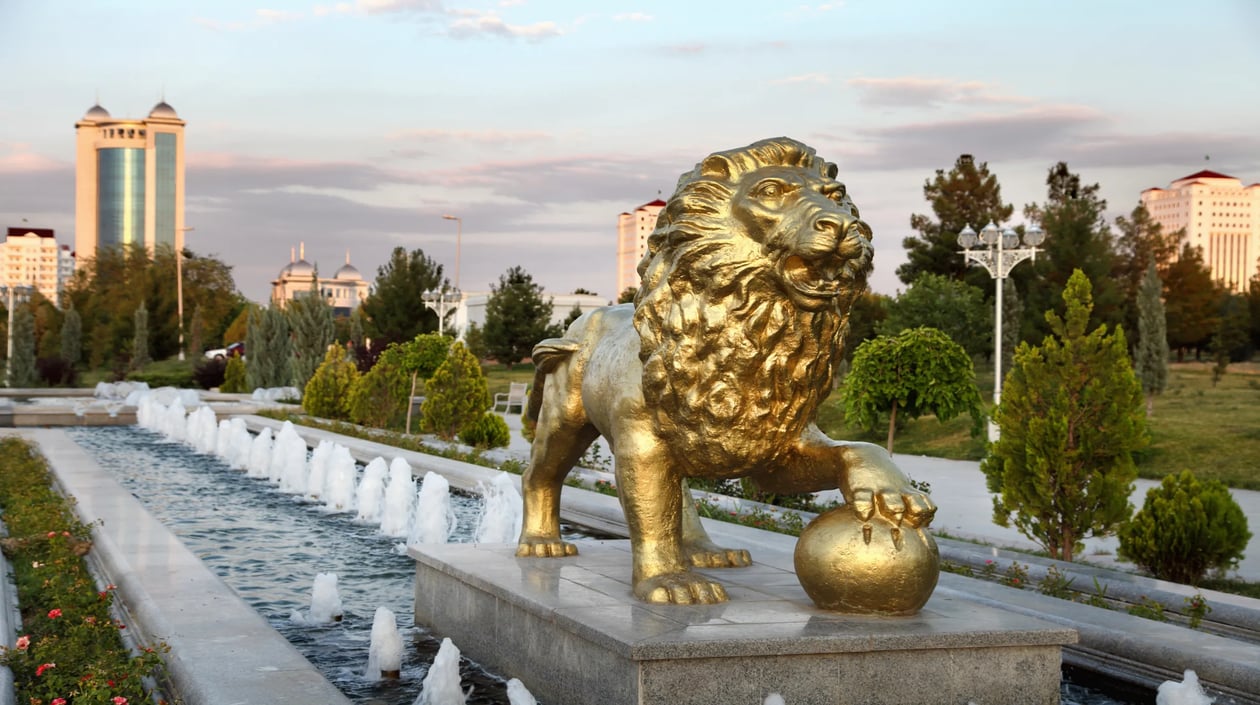 Centraal Azië - Turkmenistan - Ashgabat fontein