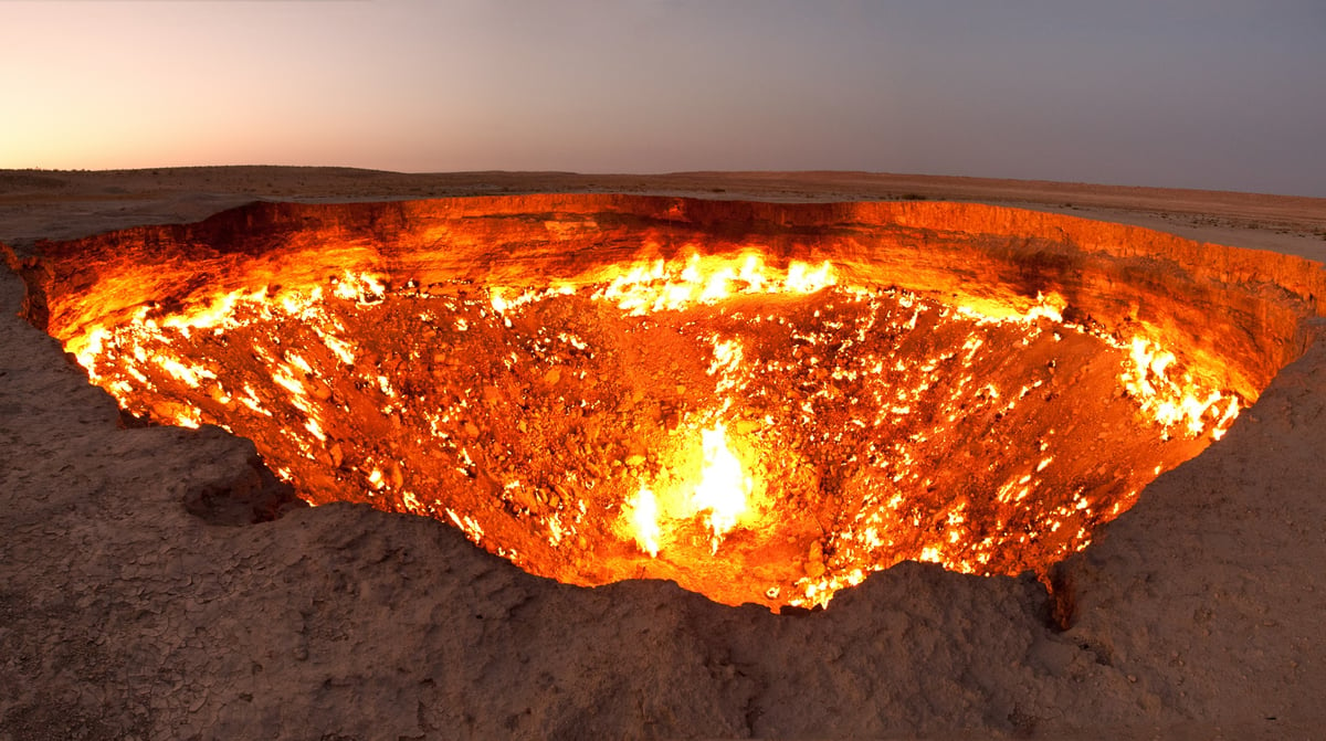 Darvasa_gas_crater_panorama