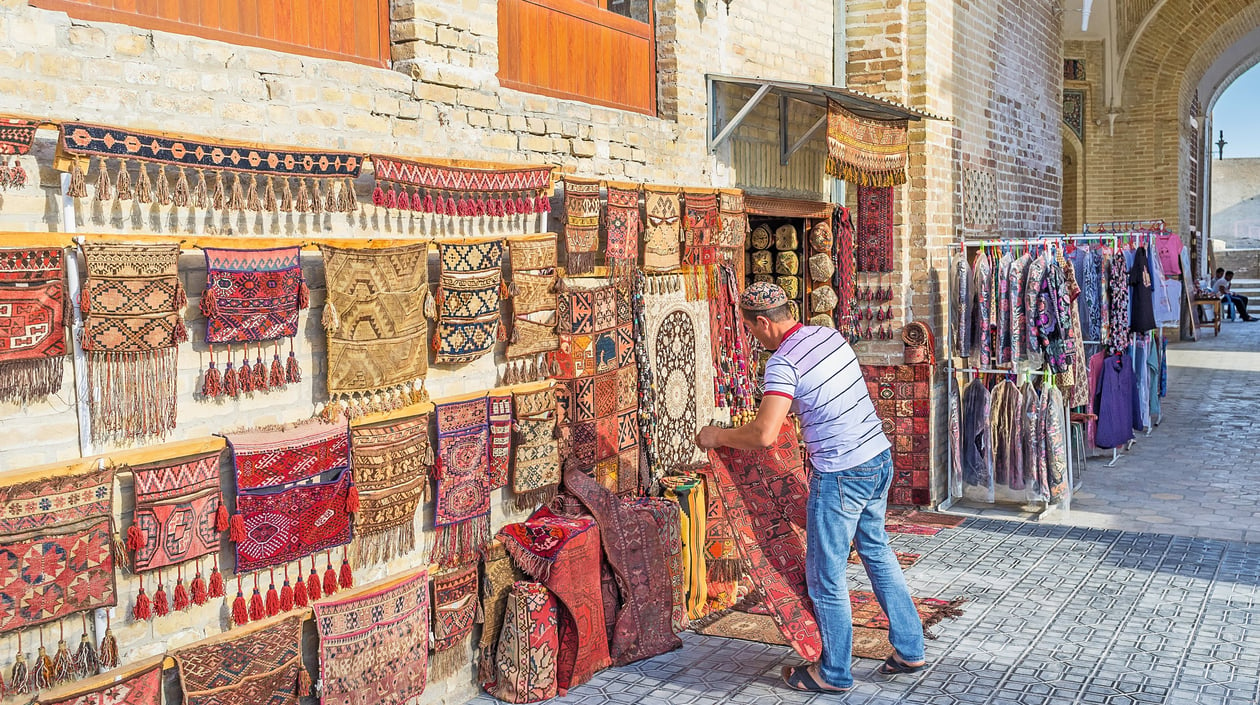 Teppichhändler in Buchara - efesenko fotolia