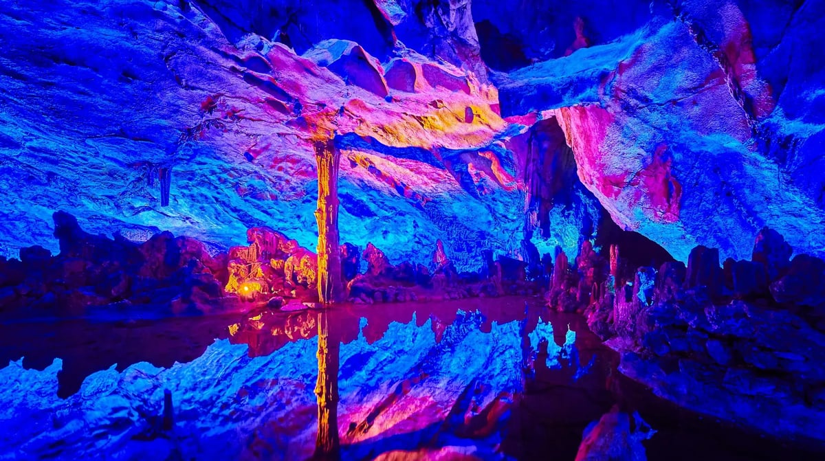 China - Reed Flute Cave bij Guilin (2)