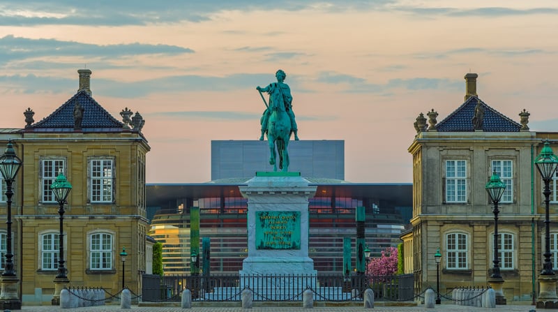 Beeld Frederik V Amalienborg Plein Kopenhagen, shutterstock