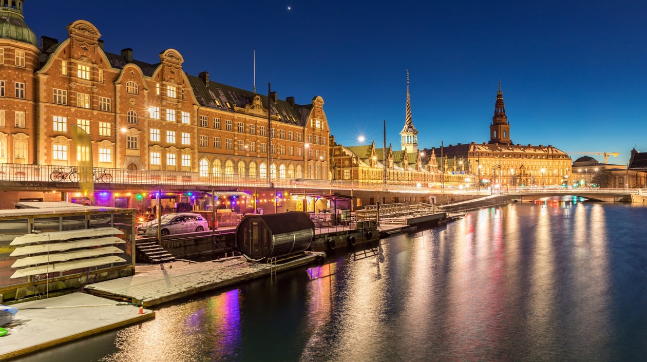 Kopenhagen s nachts, shutterstock_1176205828