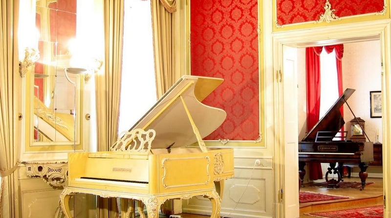 19 Franz Liszts original piano at Steingraeber ́s Rokoko Hall