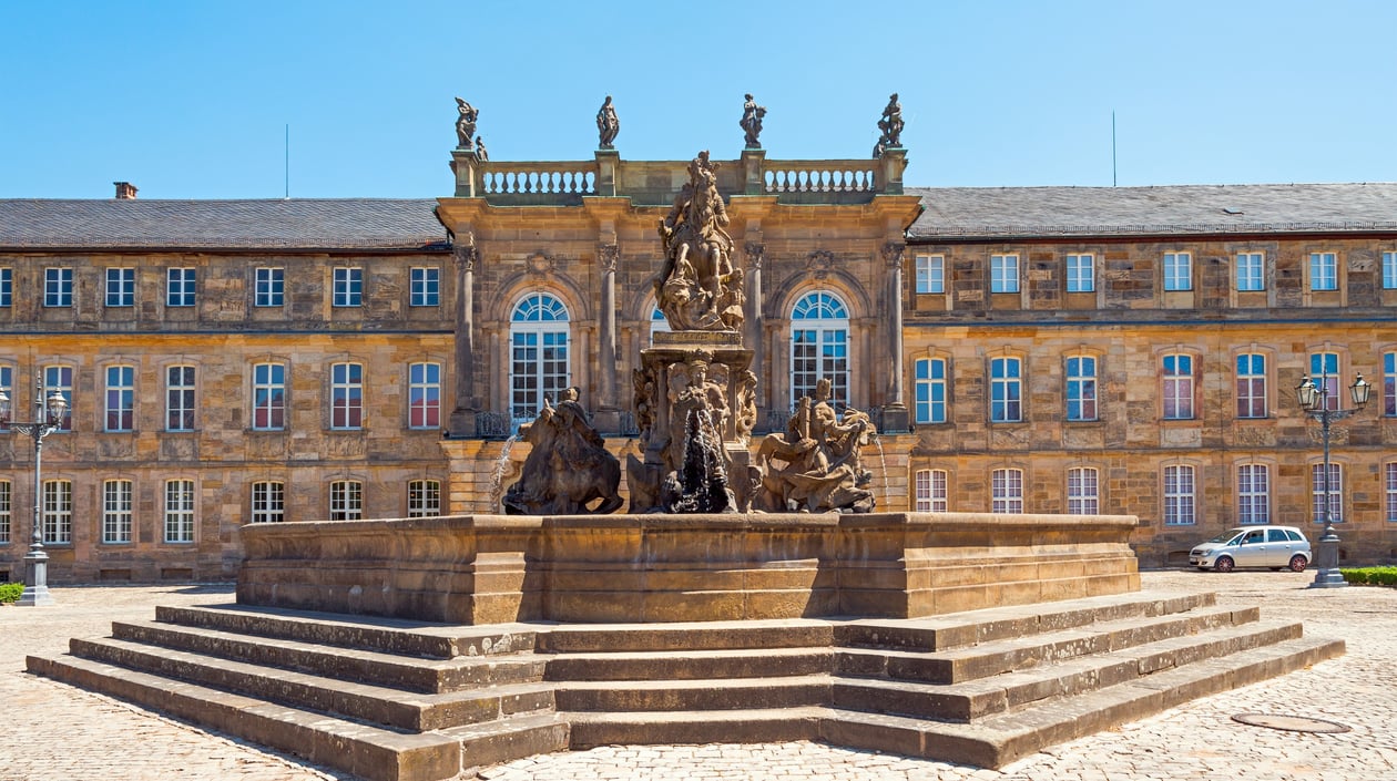 shutterstock_Neues Schloss fontein Bayreuth