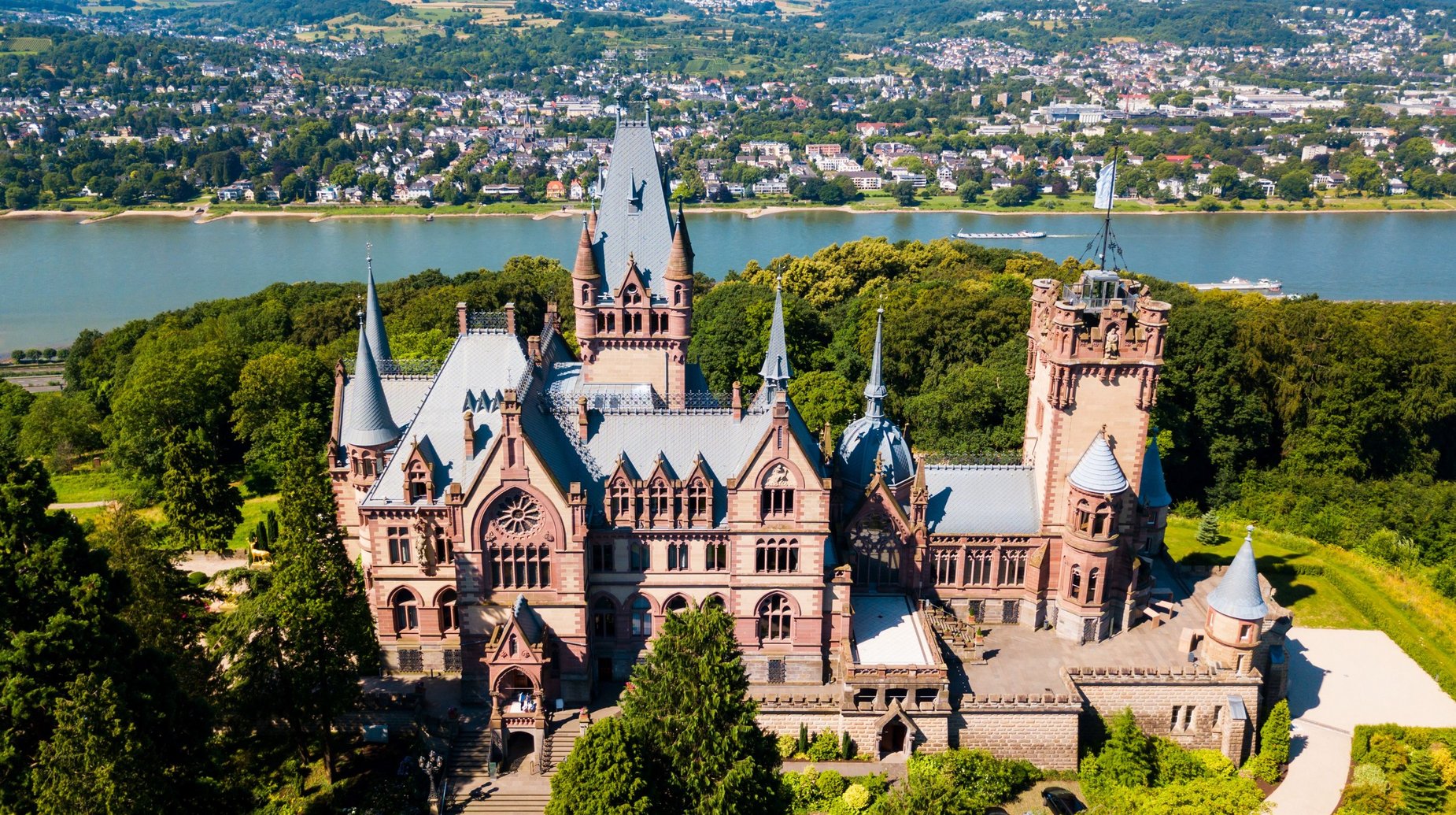 schloss drachenburg00shutterstock_1241699395