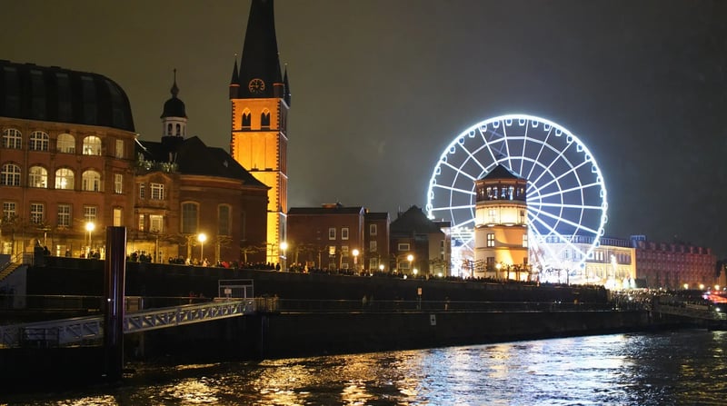 Düsseldorf nacht, shutterstock_784606855
