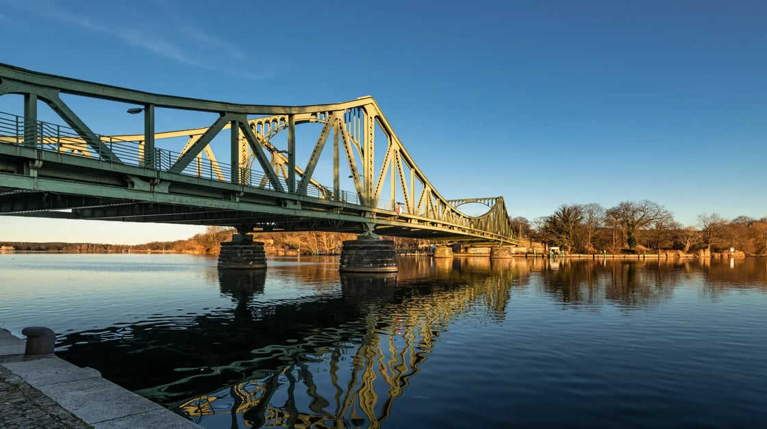 De Glienicker Brücke, shutterstock_1658854972