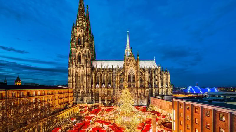 Kerstmarkten+Keulen-shutterstock_694776442 (1)