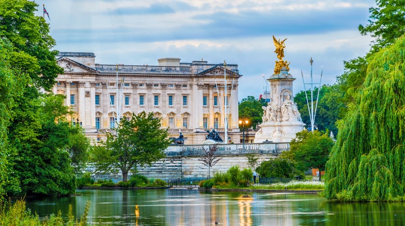 Buckingham Palace vanuit St. James Park shutterstock_441808993