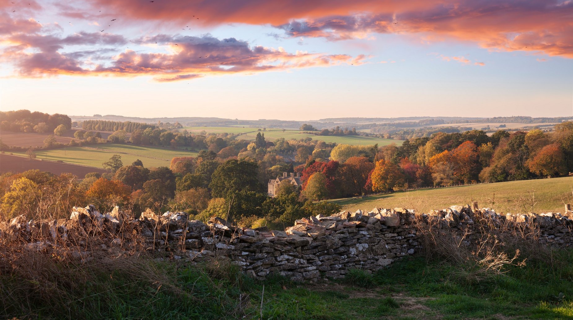Cotswolds shutterstock_1203189946