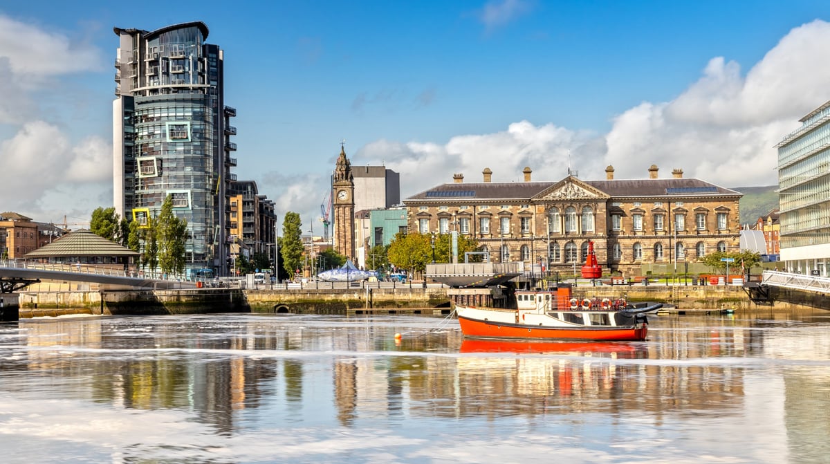Ierland, Belfast - Custom House and Lagan River