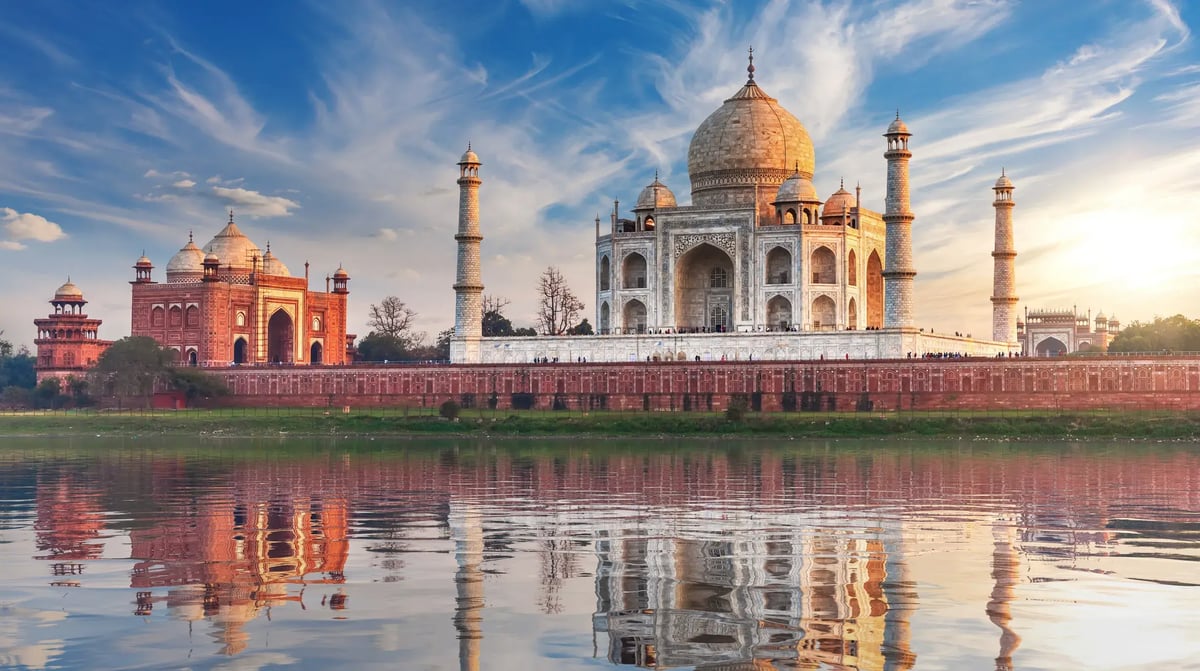 India, Agra, Taj Mahal sunset zicht van Yamuna rivier_1885491805