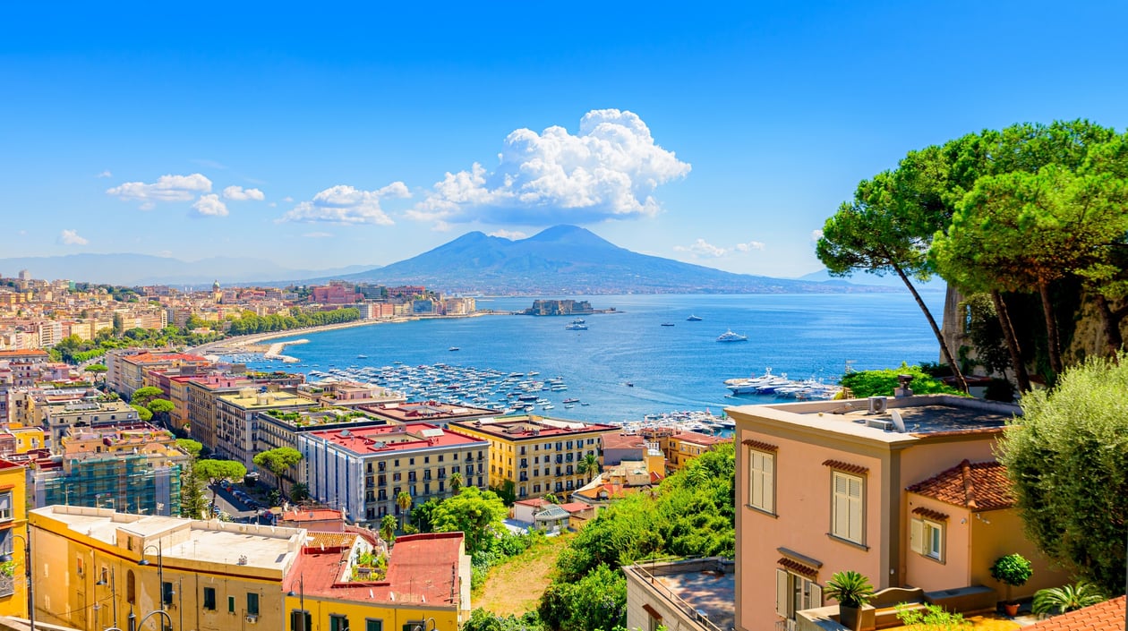 Napels shutterstock_2209177981