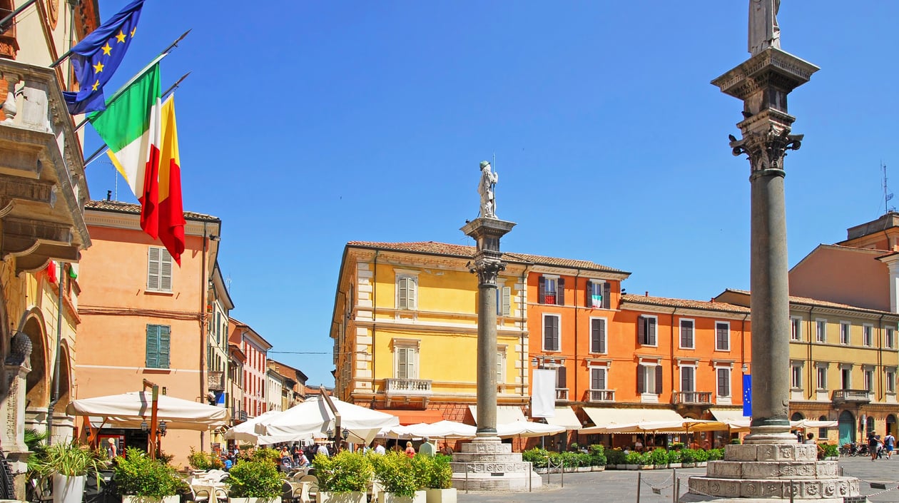 shutterstock_126220676 Ravenna People Square