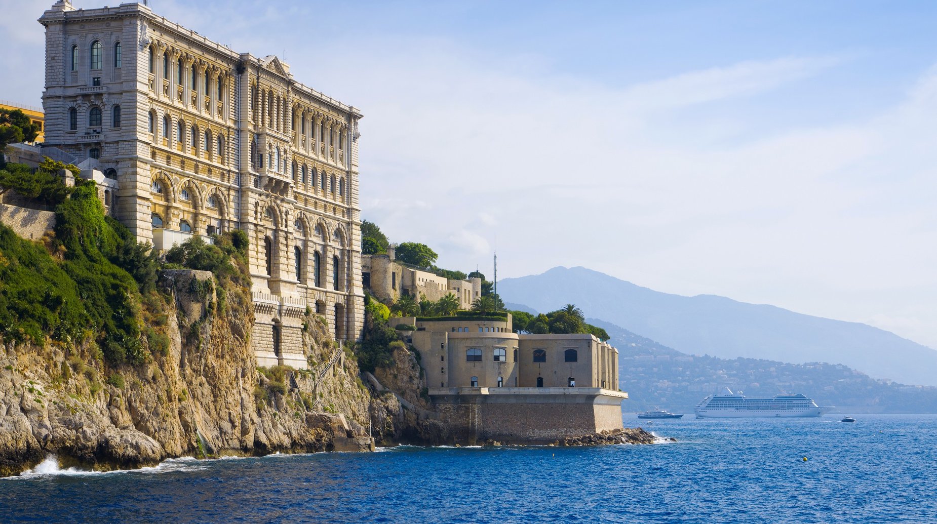Monaco_musee_oceanographique_shutterstock_85139536