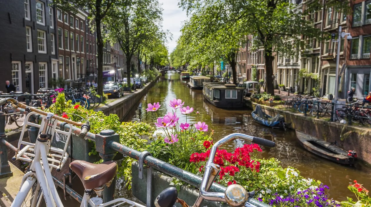 Amsterdam_2469454655