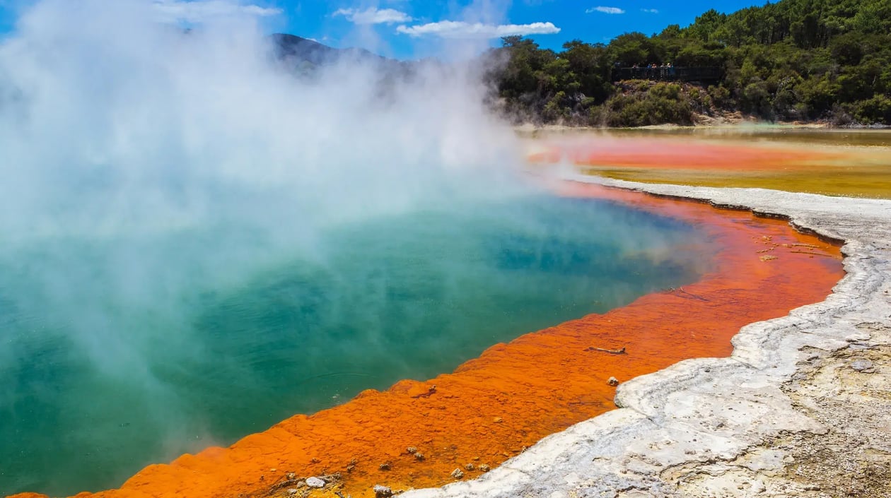 shutterstock_590350112 - Rotorua, Wai-O-Tapu Champagne Pool