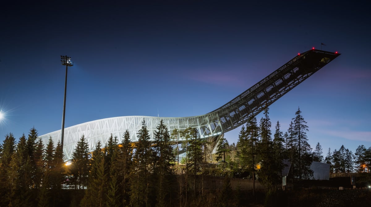 shutterstock_1621687405 - skischans Holmkollen bij Oslo
