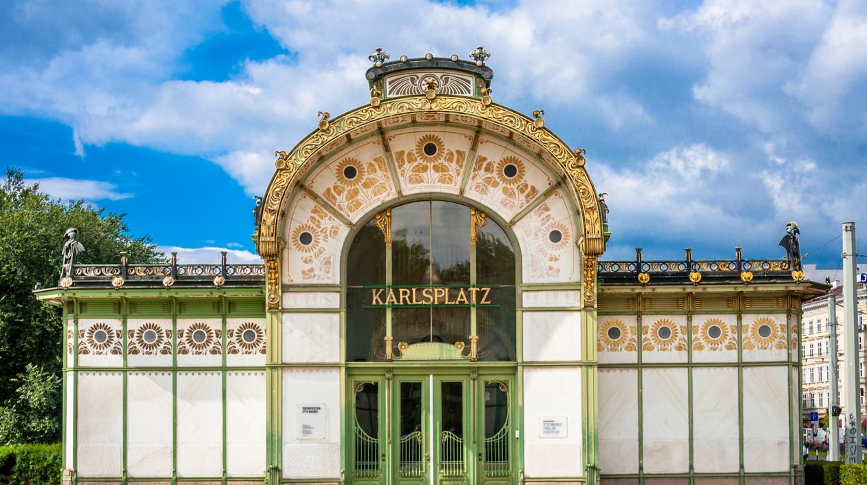 Karlplatz Wenen, shutterstock_720408808