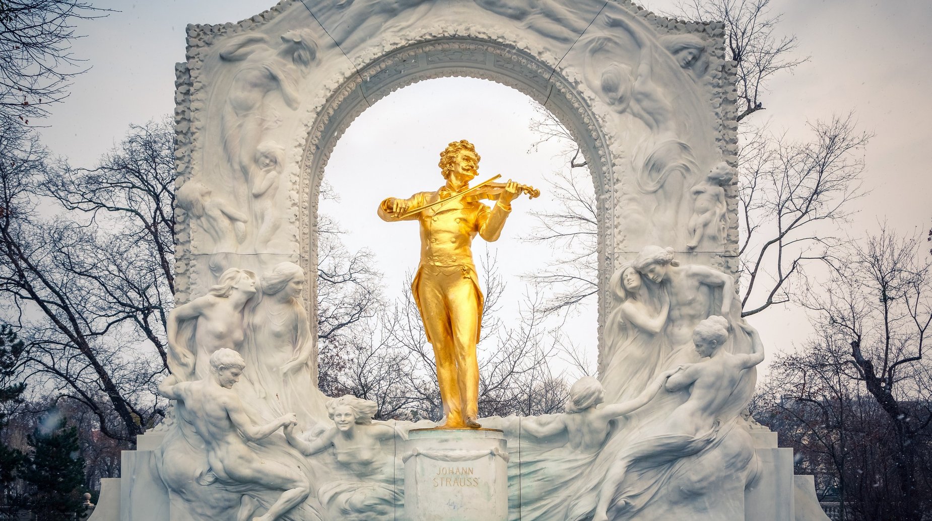 Wenen stadtpark Johan Strauss shutterstock_228331246