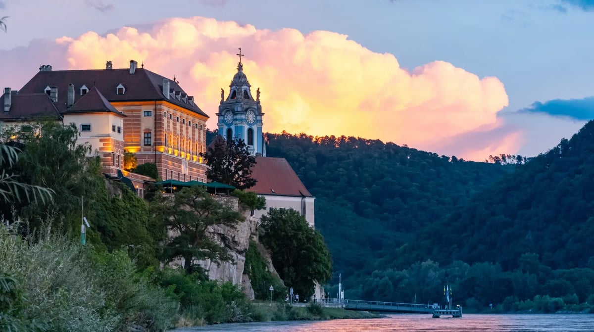 shutterstock Durnstein_2495193873